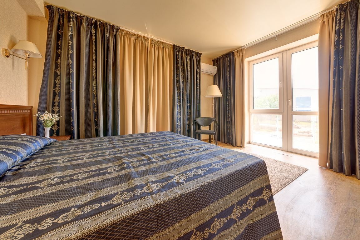 rooms-двухкомнатный-люкс-кор12