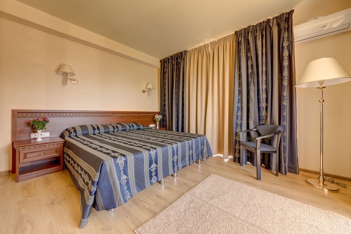 rooms-двухкомнатный-люкс-кор12