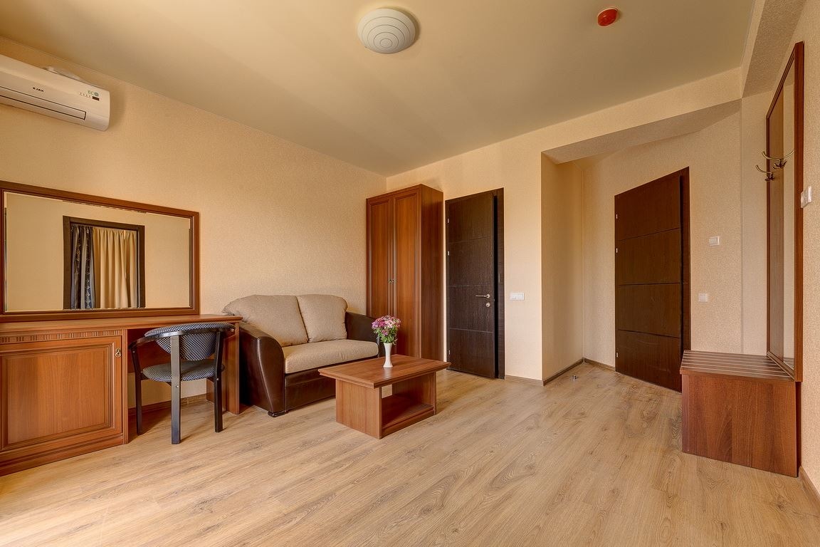 rooms-двухкомнатный-люкс-кор12