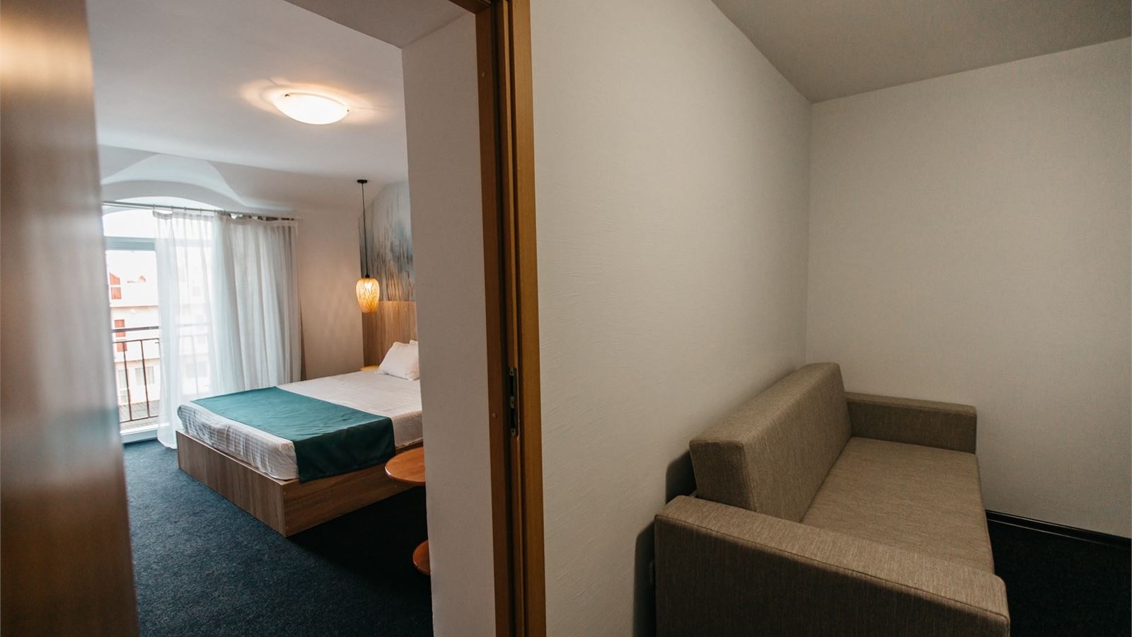 rooms-standard-family-room