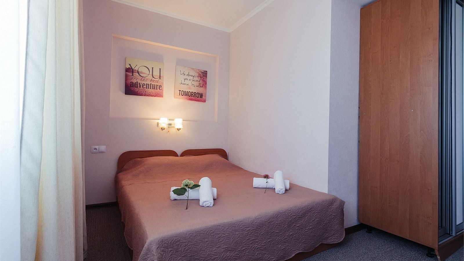 rooms-standard-family-room