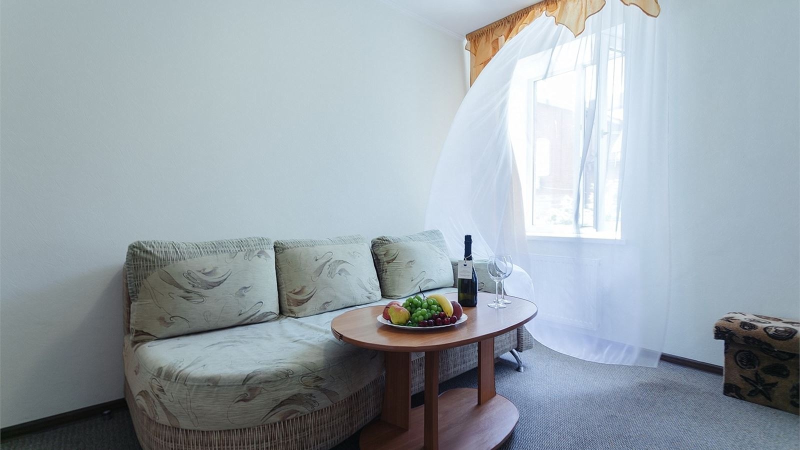 rooms-standard-family-room