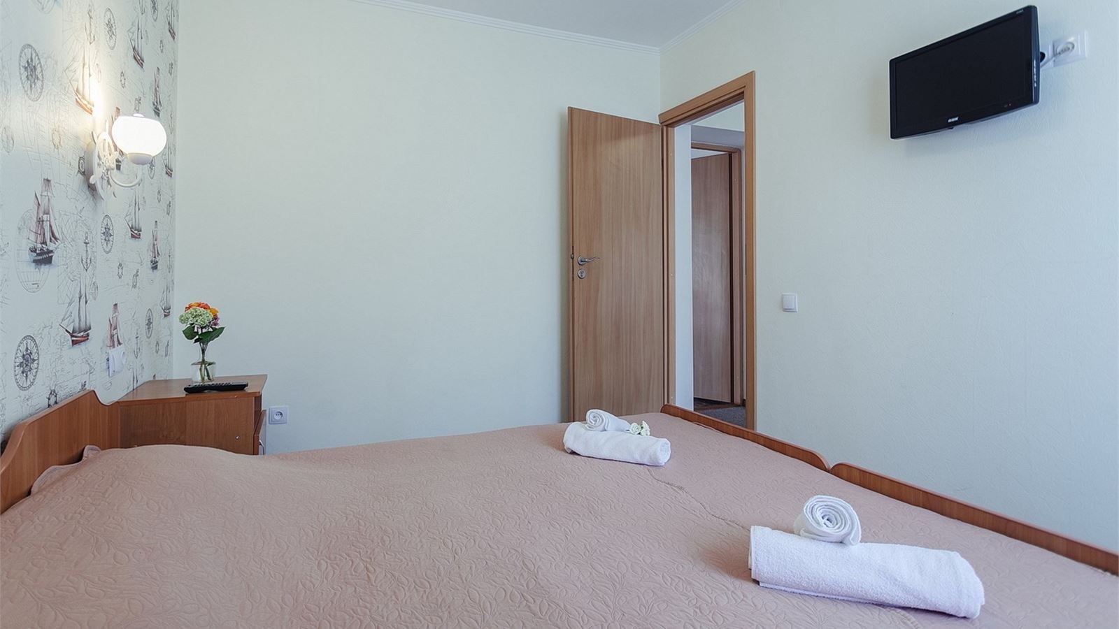 rooms-standard-family-room