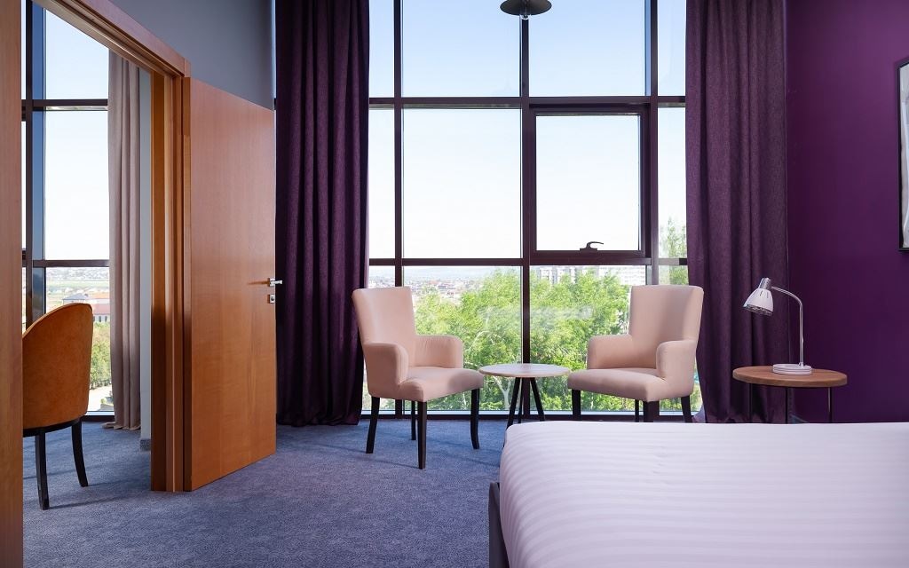 rooms-двухкомнатный-люкс-с-панорамными-окнами