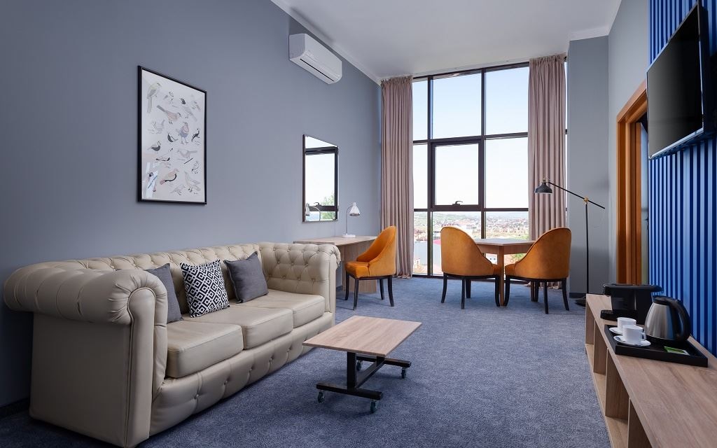 rooms-двухкомнатный-люкс-с-панорамными-окнами