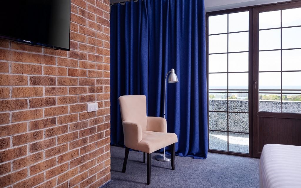 rooms-джуниор-сьют-с-видом-на-море-2-балкона