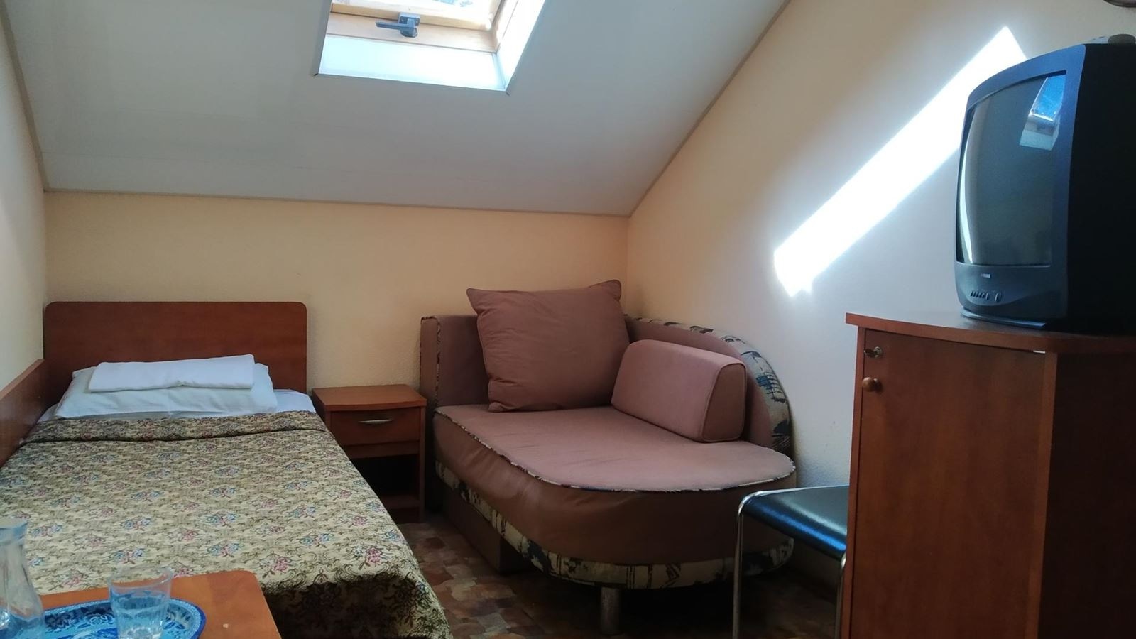 rooms-1local-in-the-block