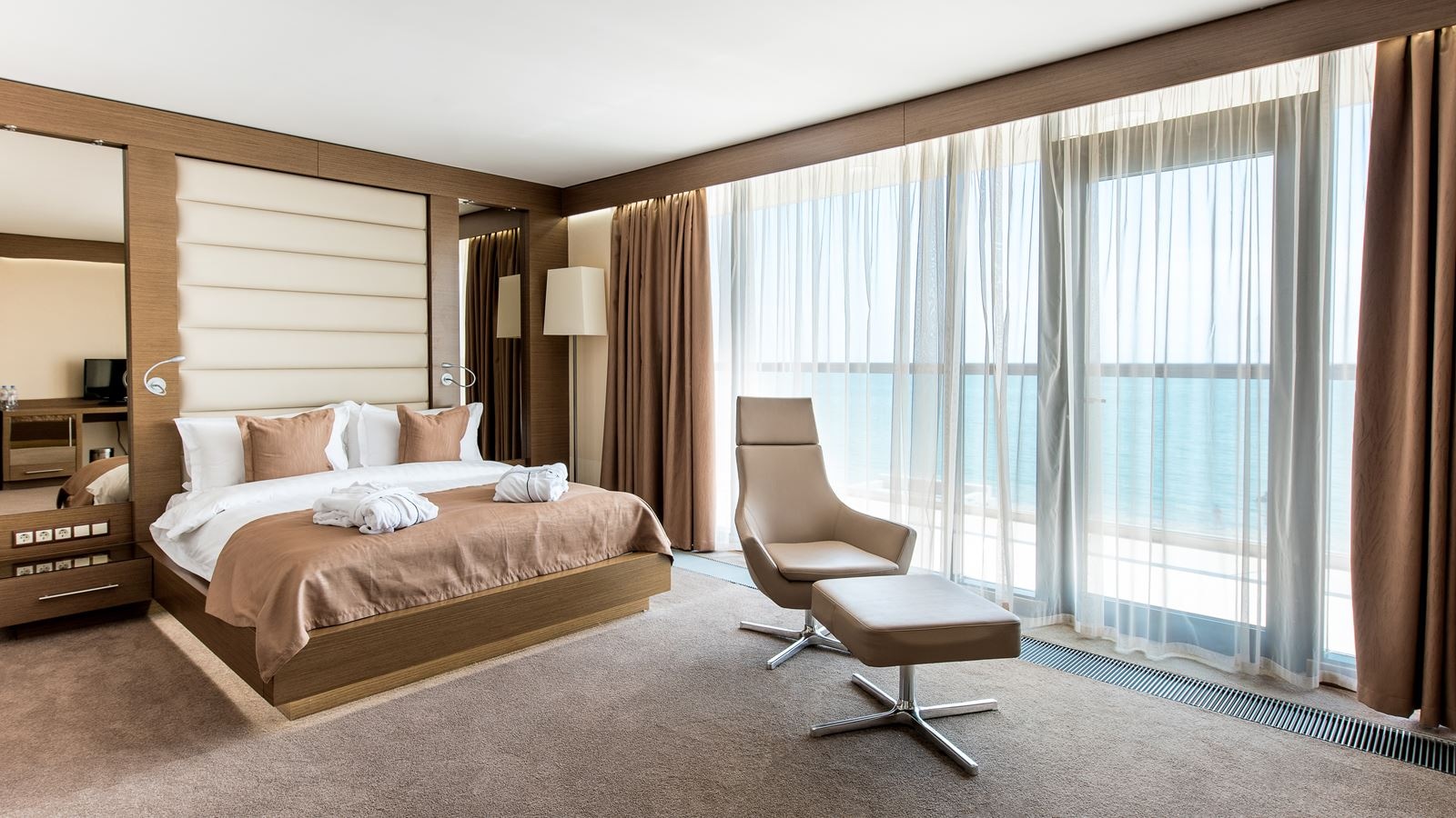 rooms-deluxe-sea-view