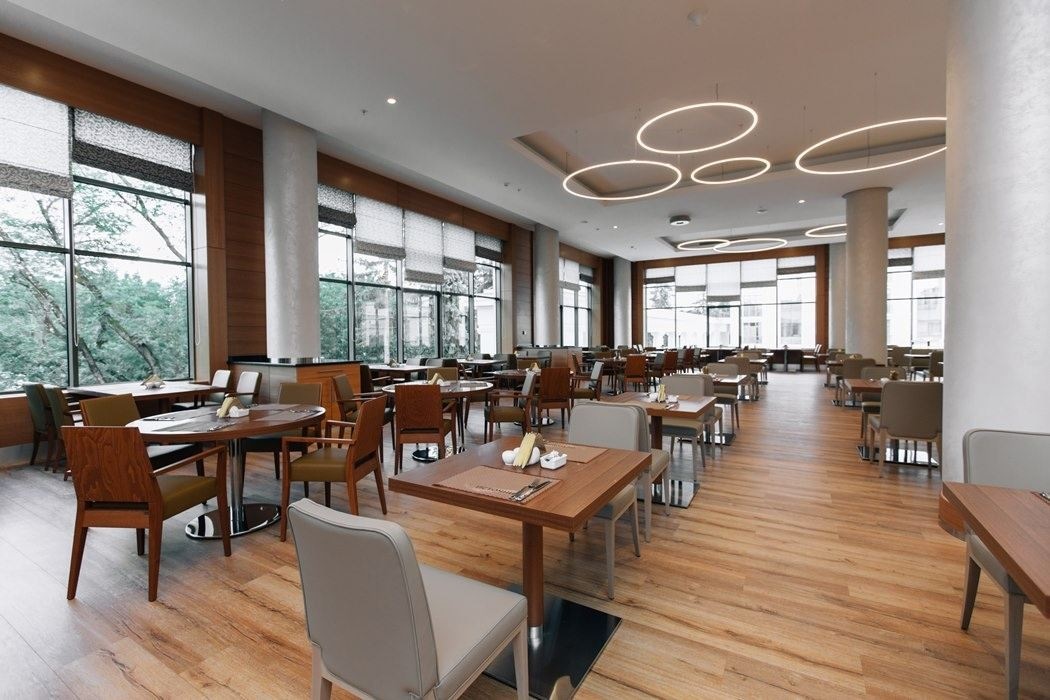 restaurants-obedenniy-zal
