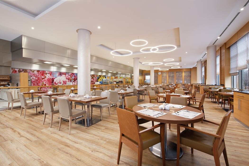 restaurants-obedenniy-zal