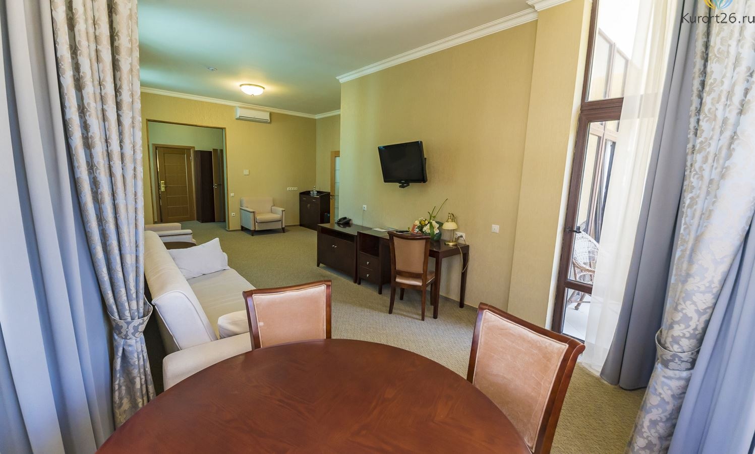 rooms-room-luxury-2-bedrooms