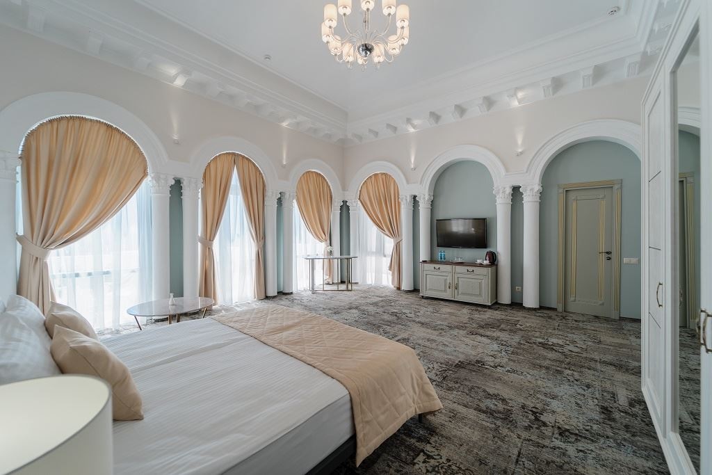 rooms-luxury-business