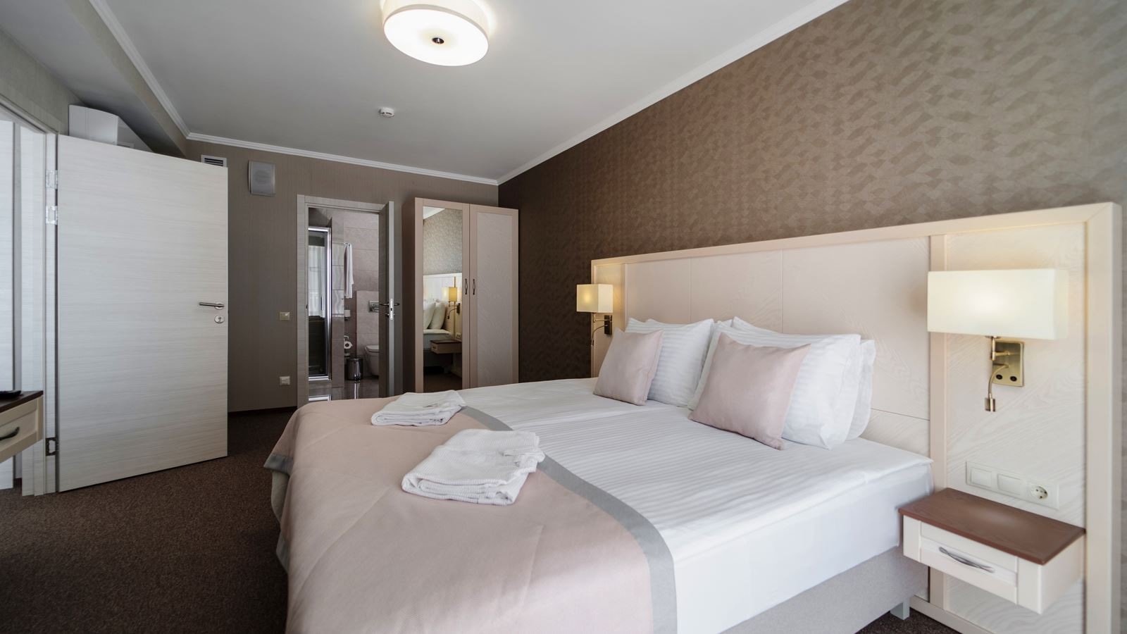rooms-room-premium-double