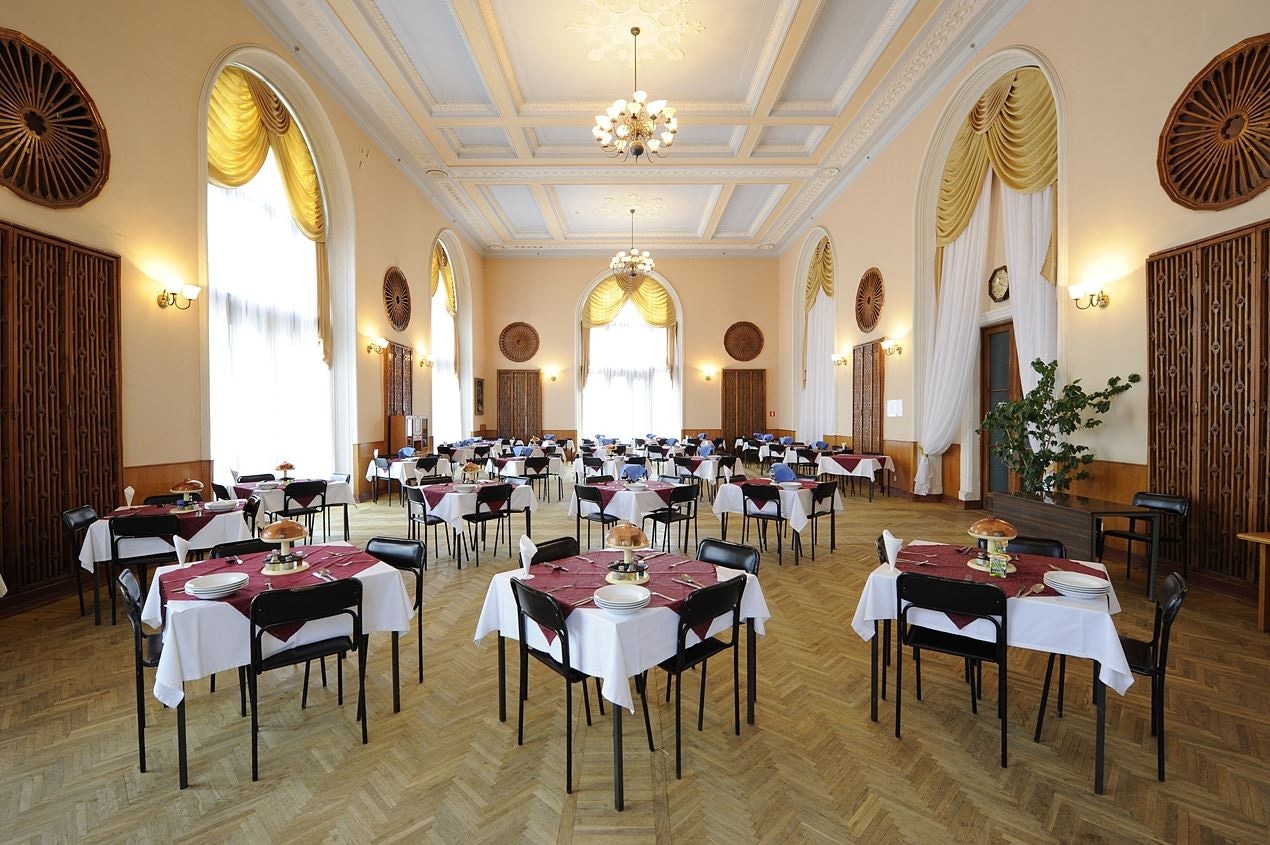 restaurants-obedennyi-zal