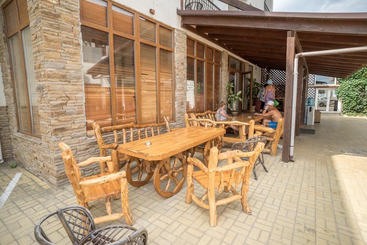 restaurants-restaurant