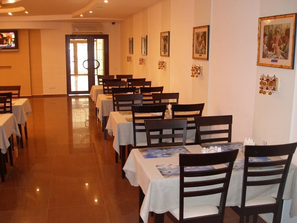 restaurants-restaurant