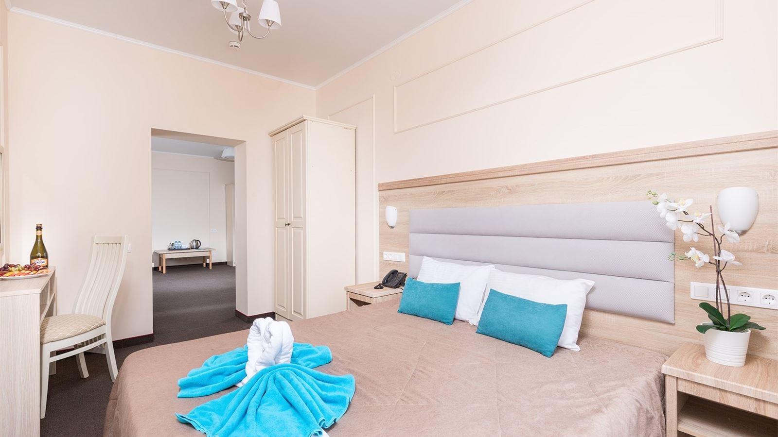 rooms-suite-deluxe-with-balcony