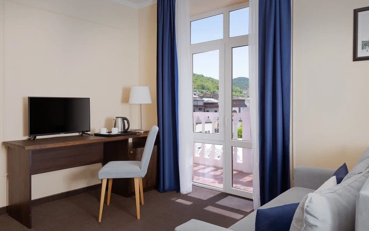 rooms-junior-suite-with-balcony