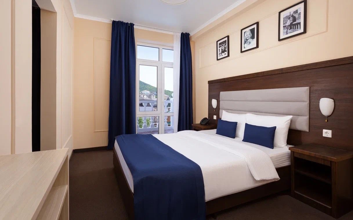 rooms-junior-suite-with-balcony