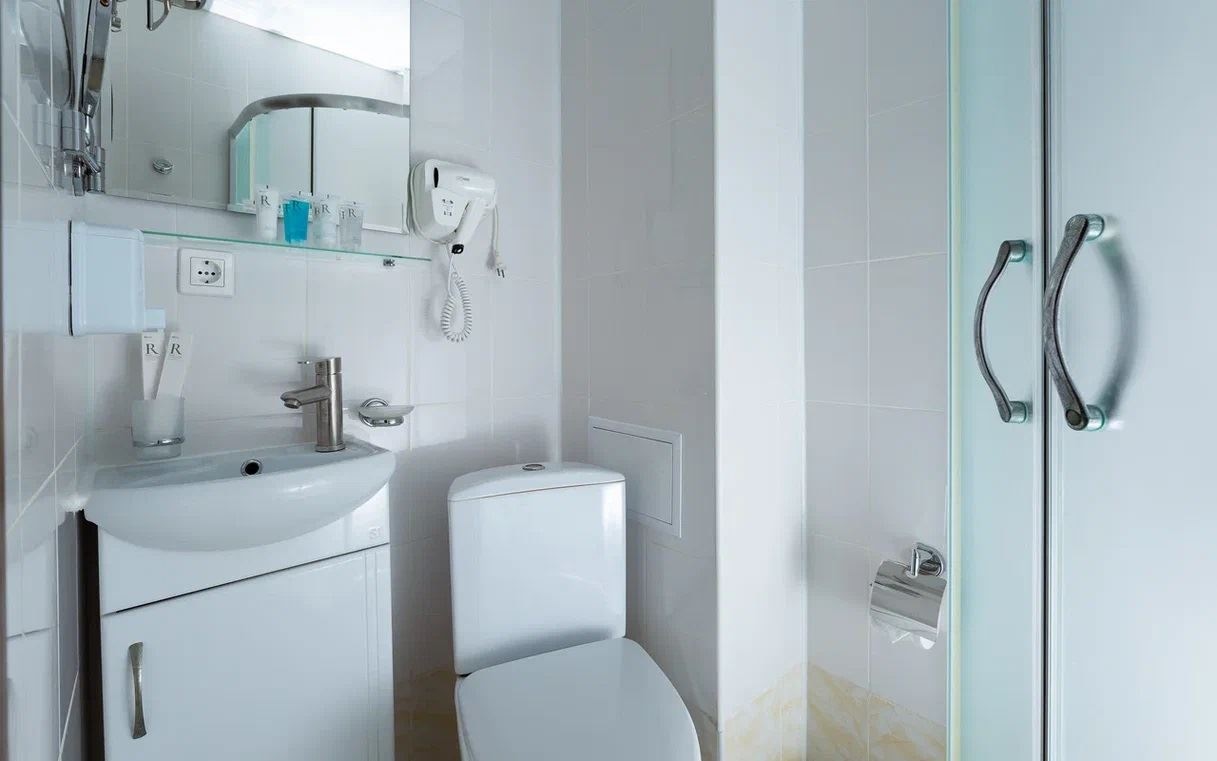 rooms-family-room-with-balcony