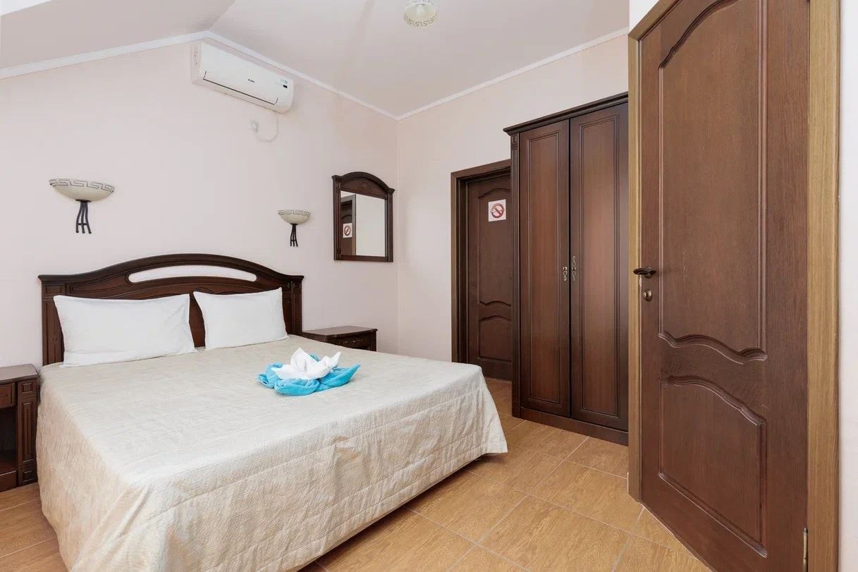 rooms-standard-mansard-with-balcony