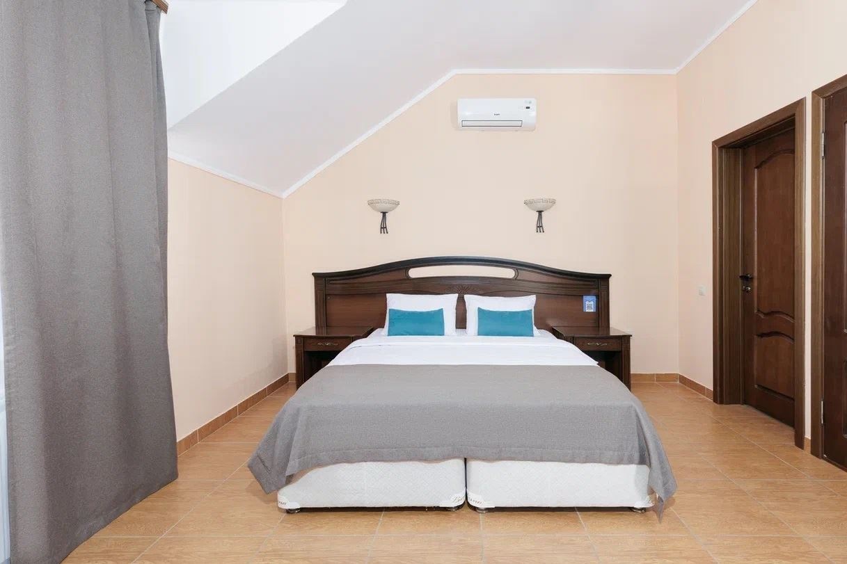 rooms-connect-standard-mansard-with-balcony-nirvana