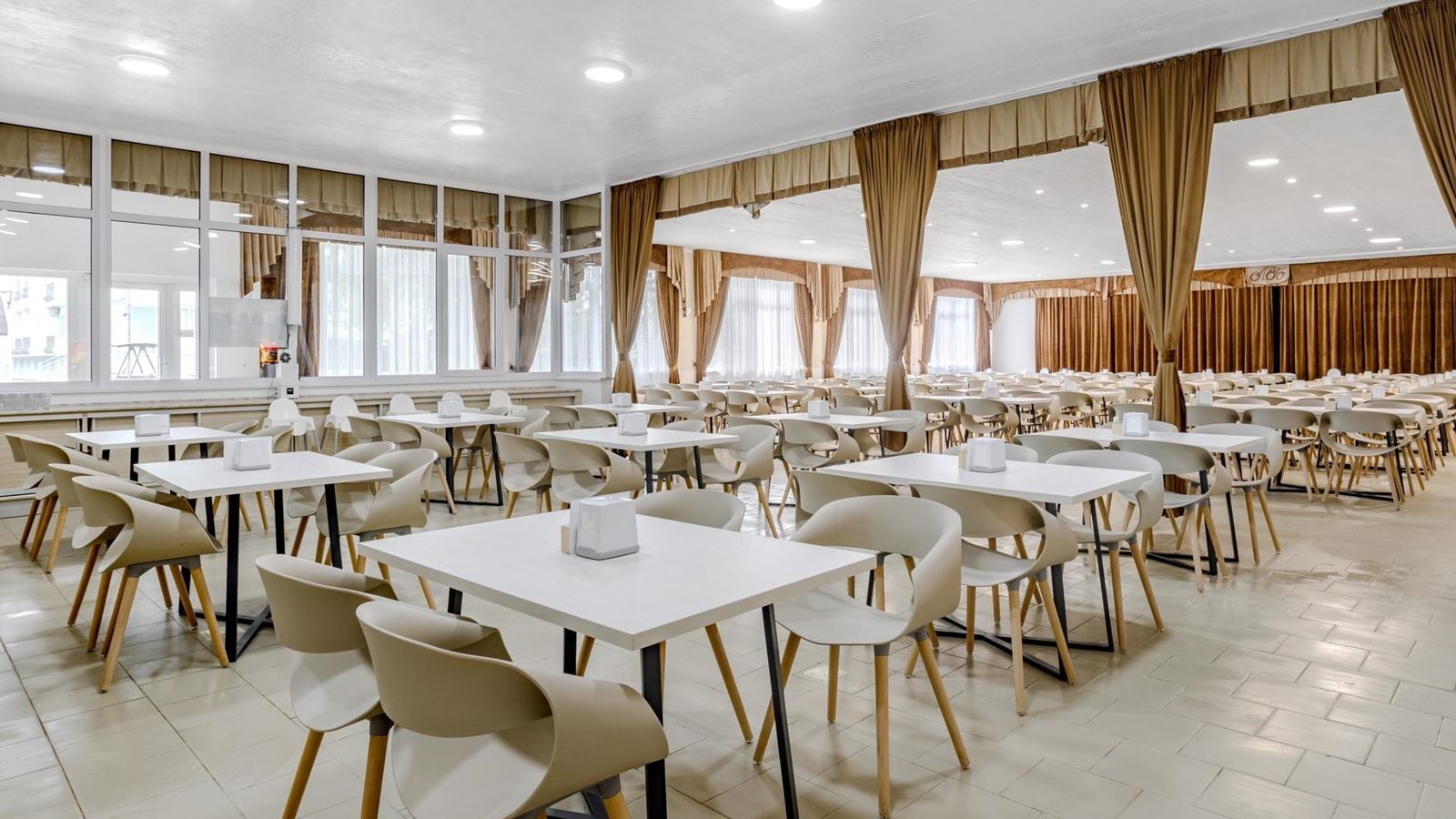 restaurants-osnovnoii-restoran