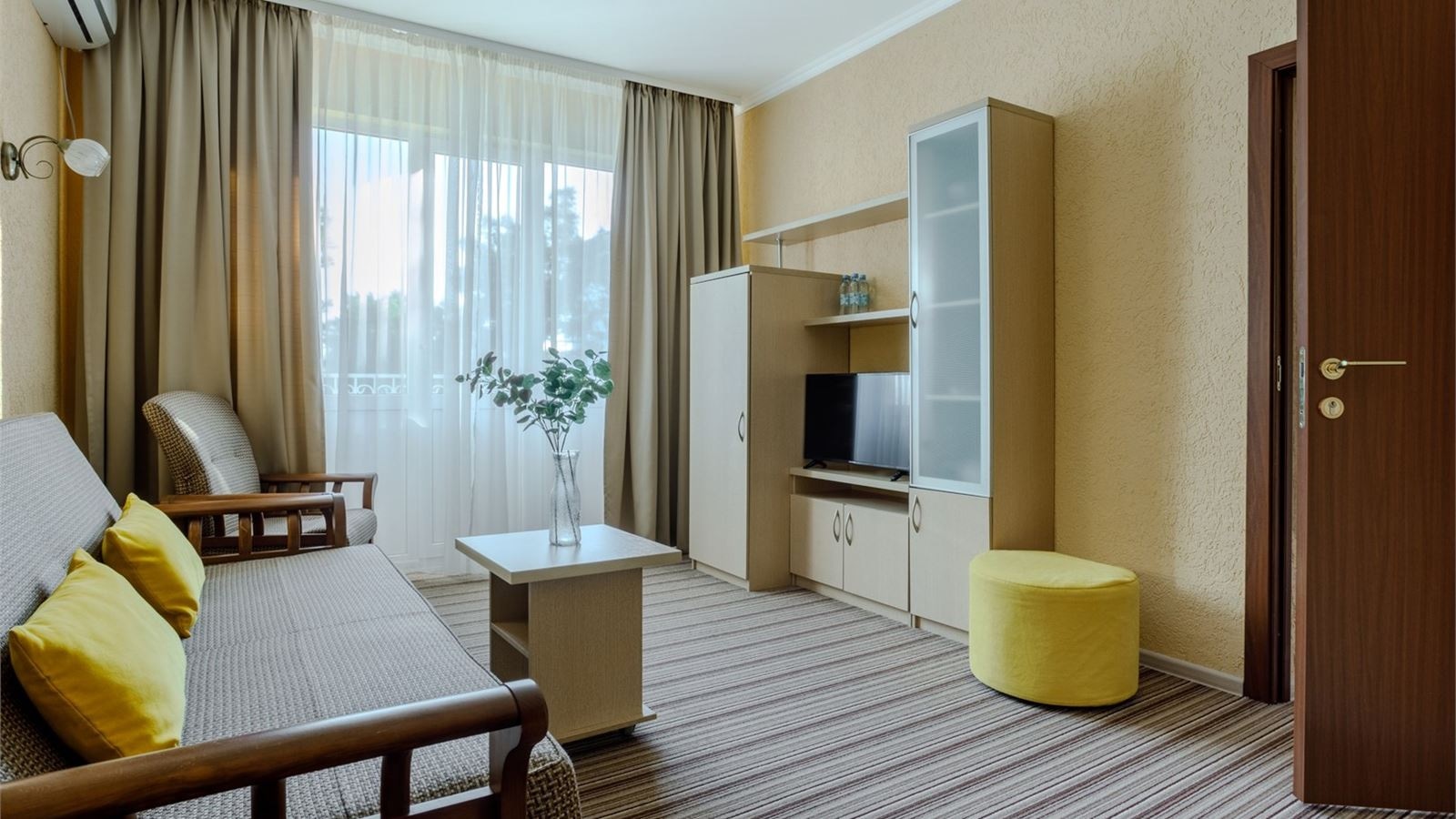 rooms-2-mestniy-2-komnat-luxe