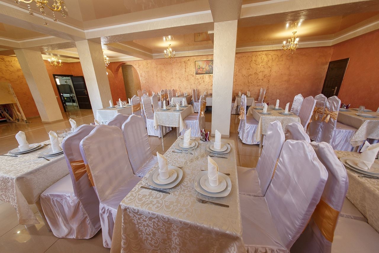 restaurants-obedenniy-zal