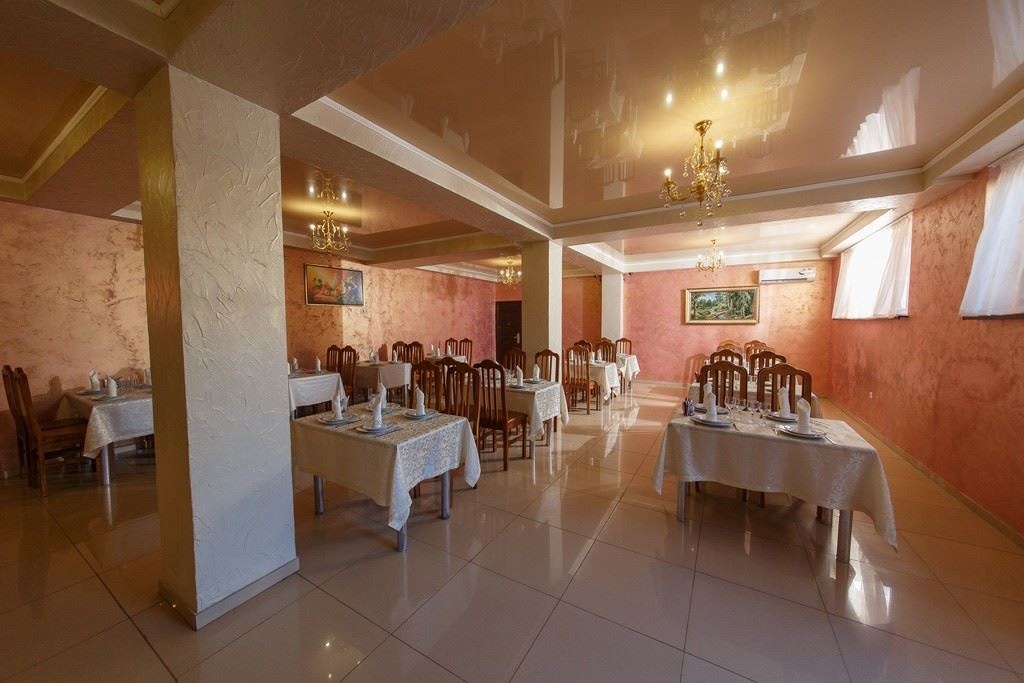 restaurants-obedenniy-zal