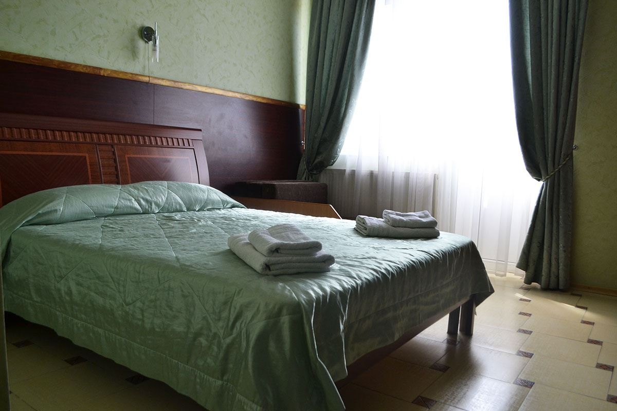 rooms-standard-double-room-with-balcony