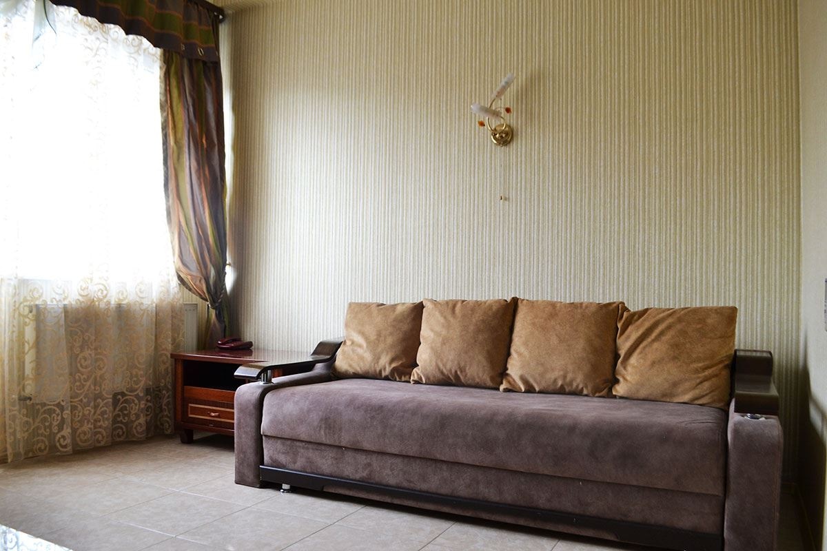 rooms-suite-triple-tworoom-apartment-with-a-balcony