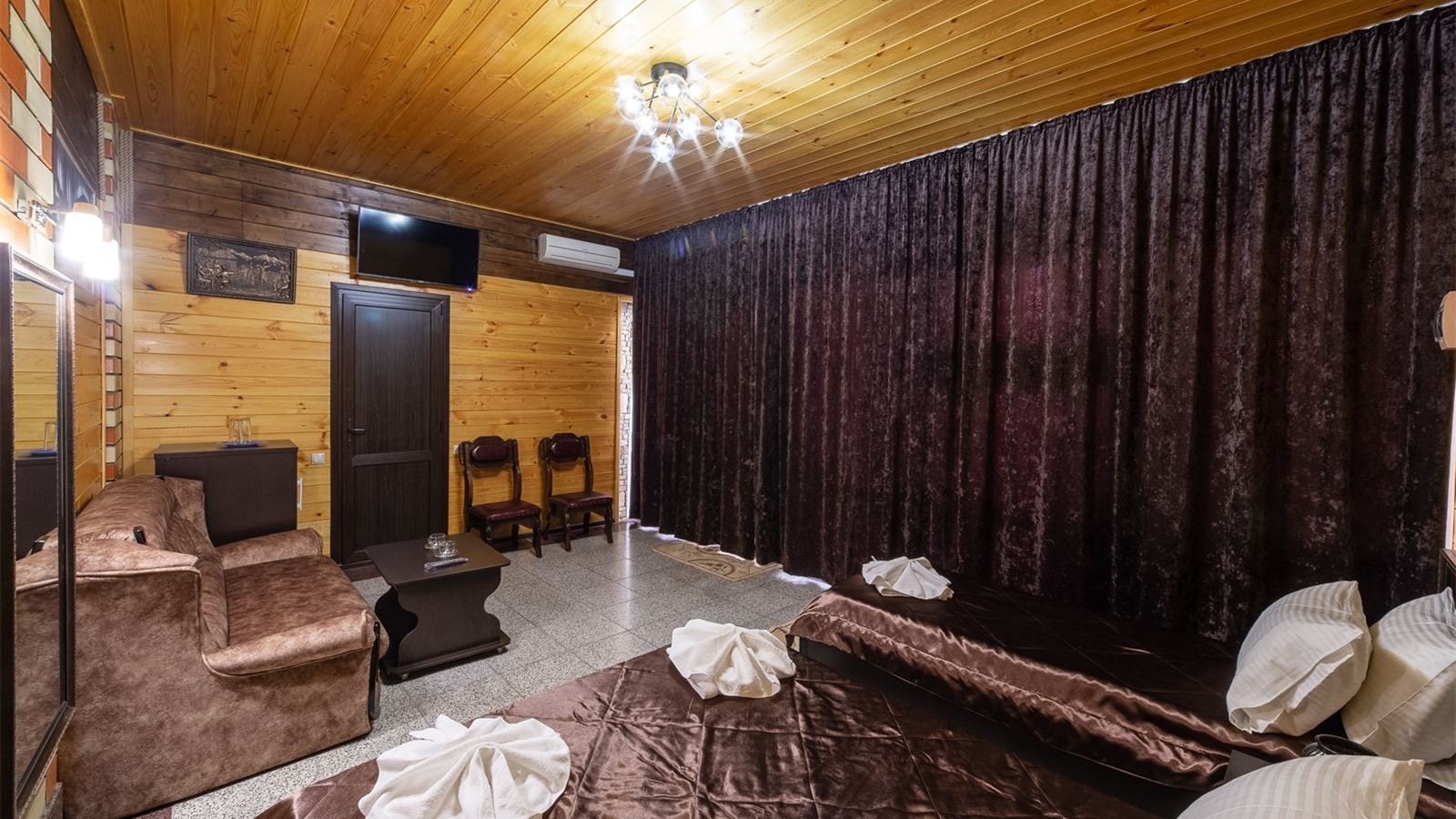 rooms-apartment-with-pool-view