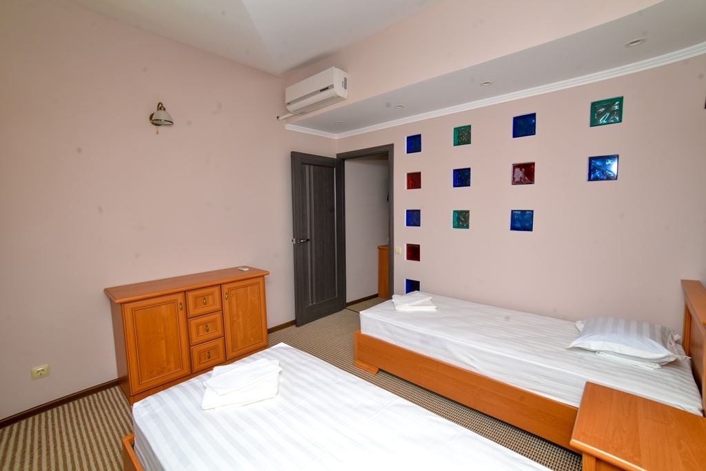 rooms-room-family-3-bedrooms