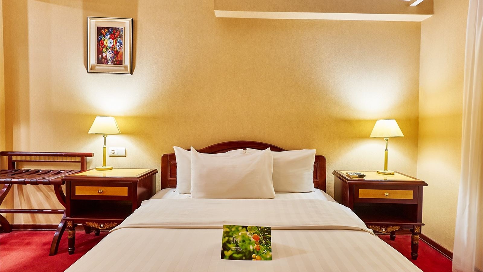 rooms-стандартный-двухместный-номер-вид-в-холл-отеля