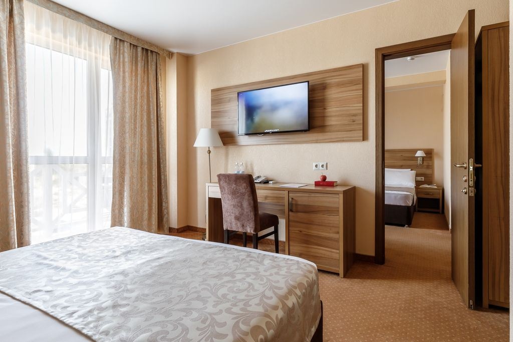 rooms-стандарты-смежные-4х-мест-с-балконом-1-корпус