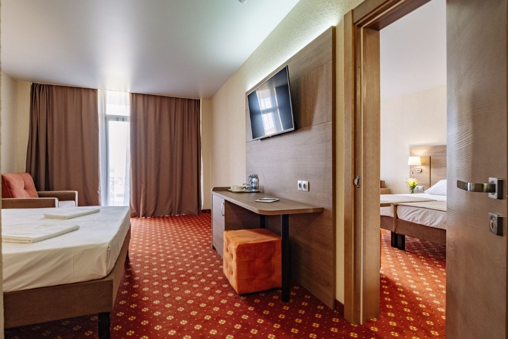 rooms-стандарты-смежные-4х-мест-с-террасой---2-корпус