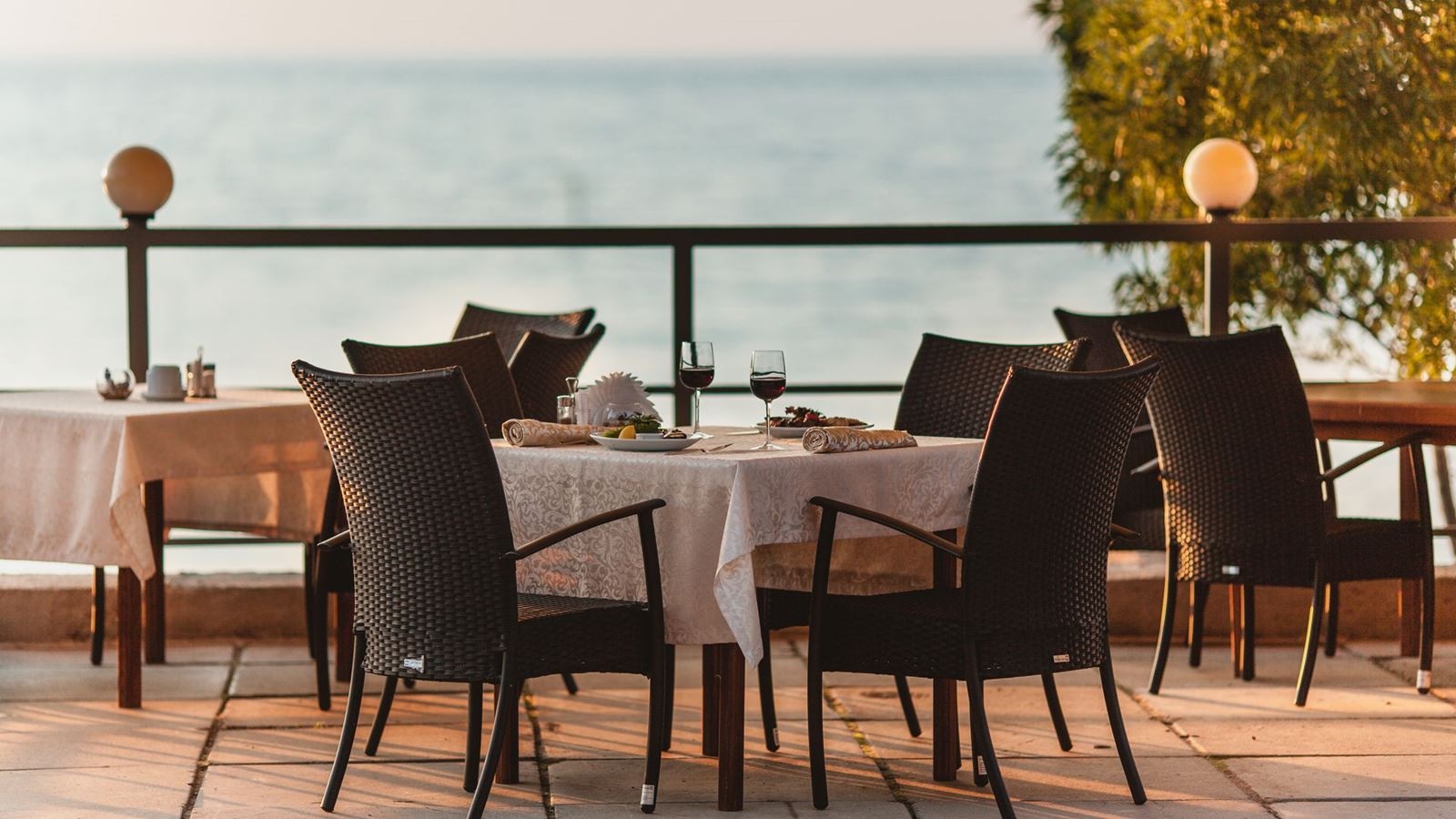 restaurants-restaurant