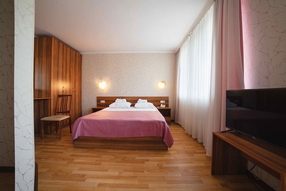 rooms-double-deluxe-room