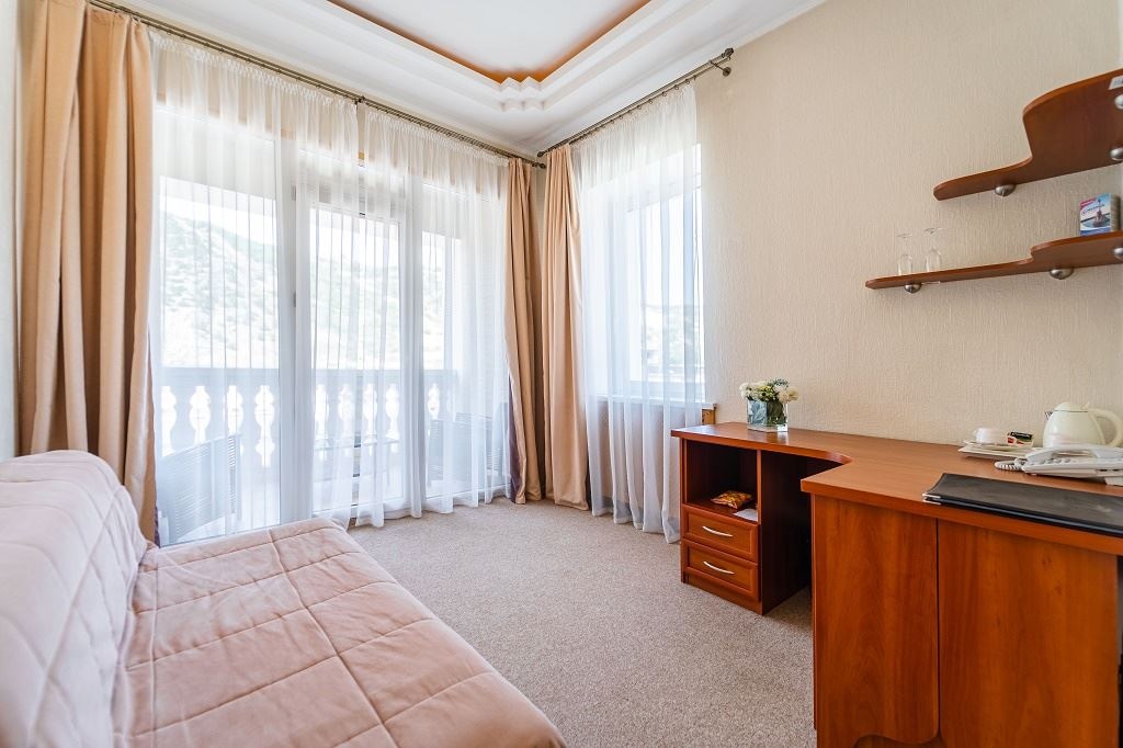 rooms-room-standard-landview-typeb