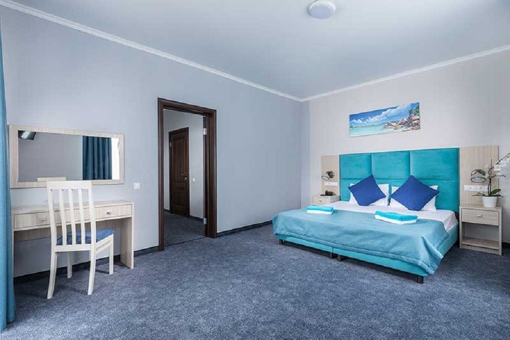 rooms-room-family-balcony