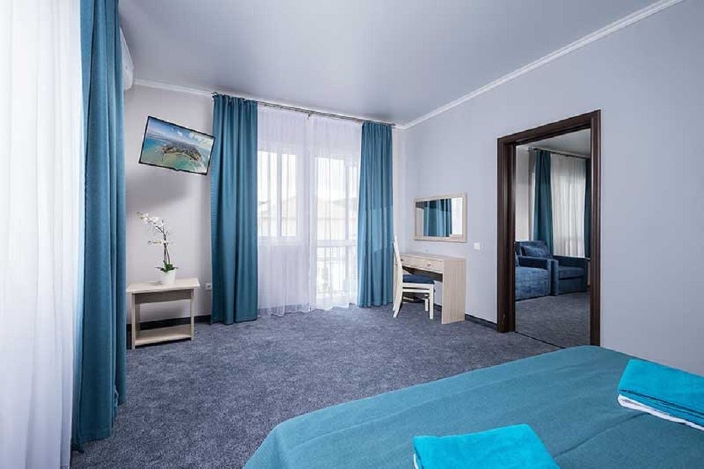 rooms-room-family-balcony