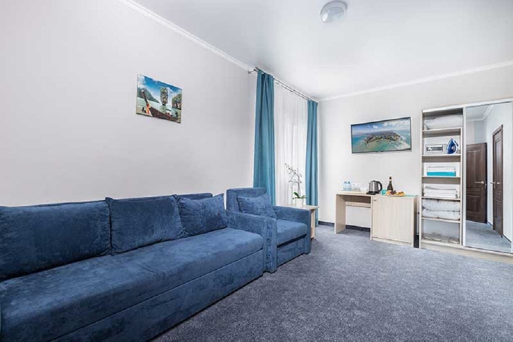 rooms-room-family-balcony