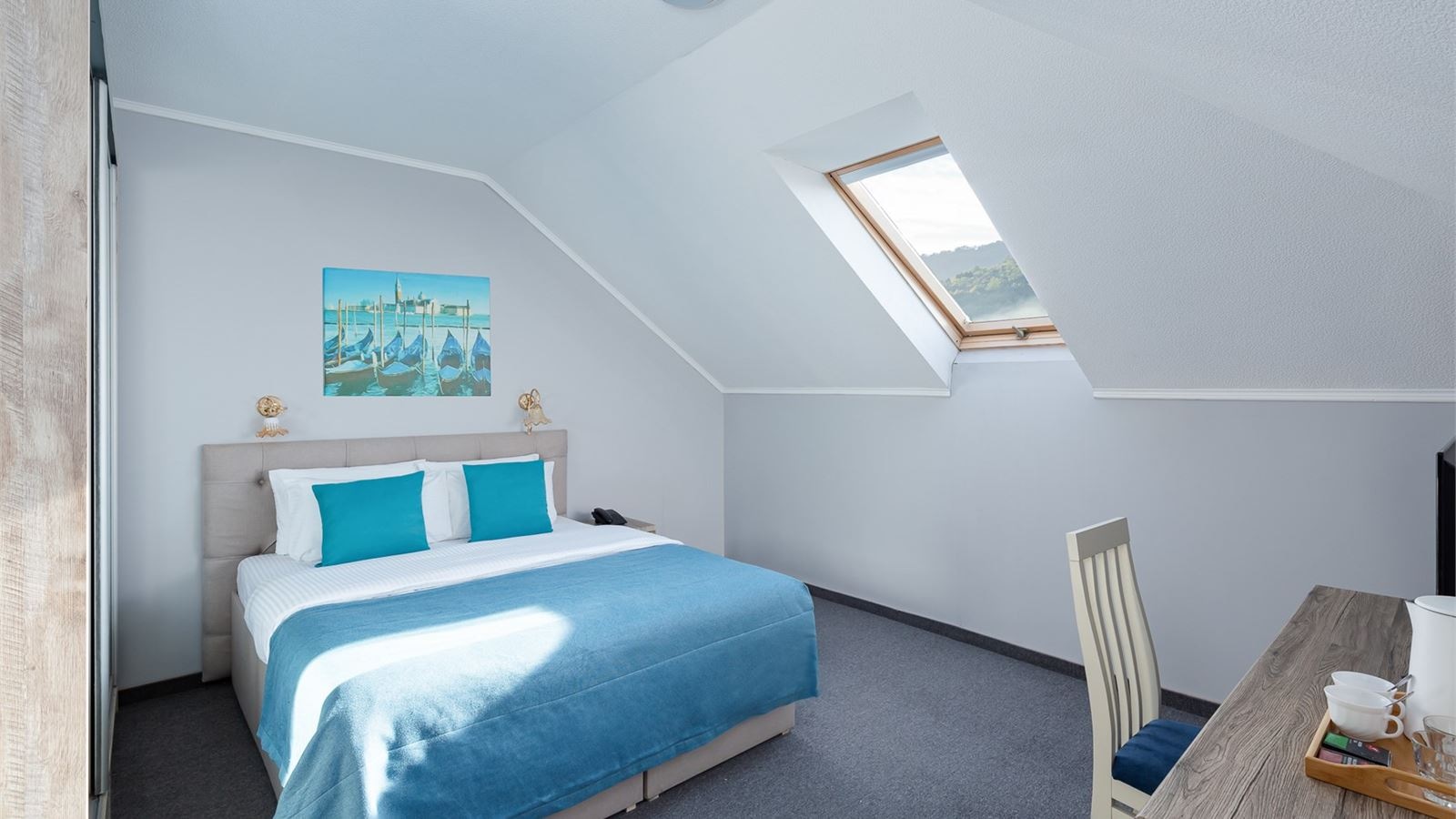 rooms-3мест-семейный-люкс-4-этаж-мансарда