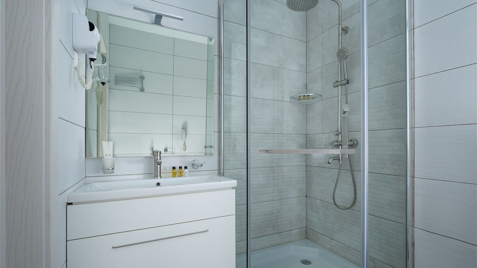 rooms-beta-junior-with-balcony-dog-friendly