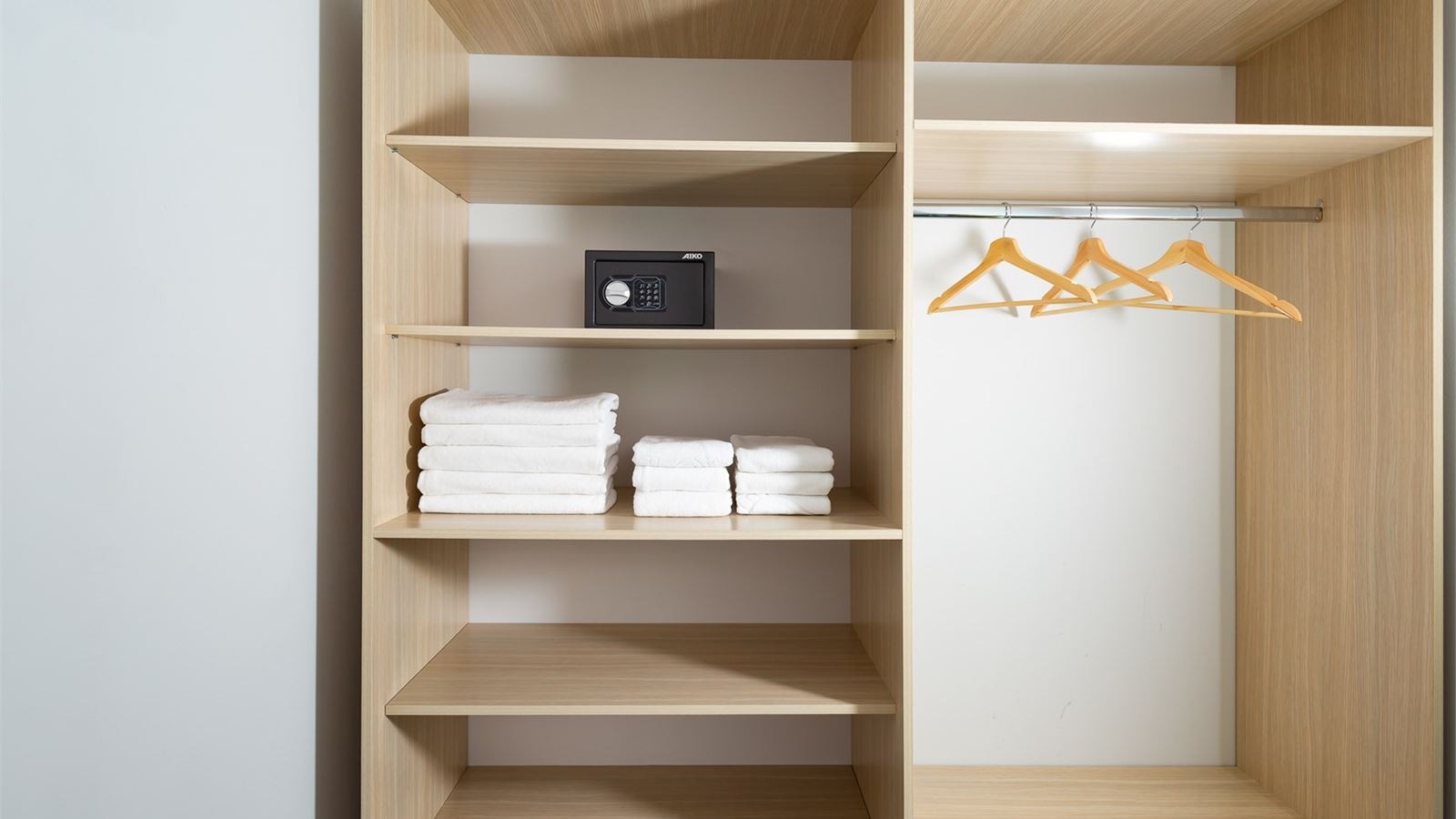 rooms-delta-family-room