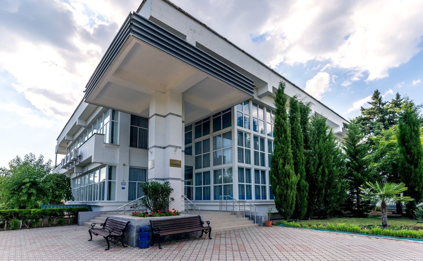 restaurants-obedenny-zal