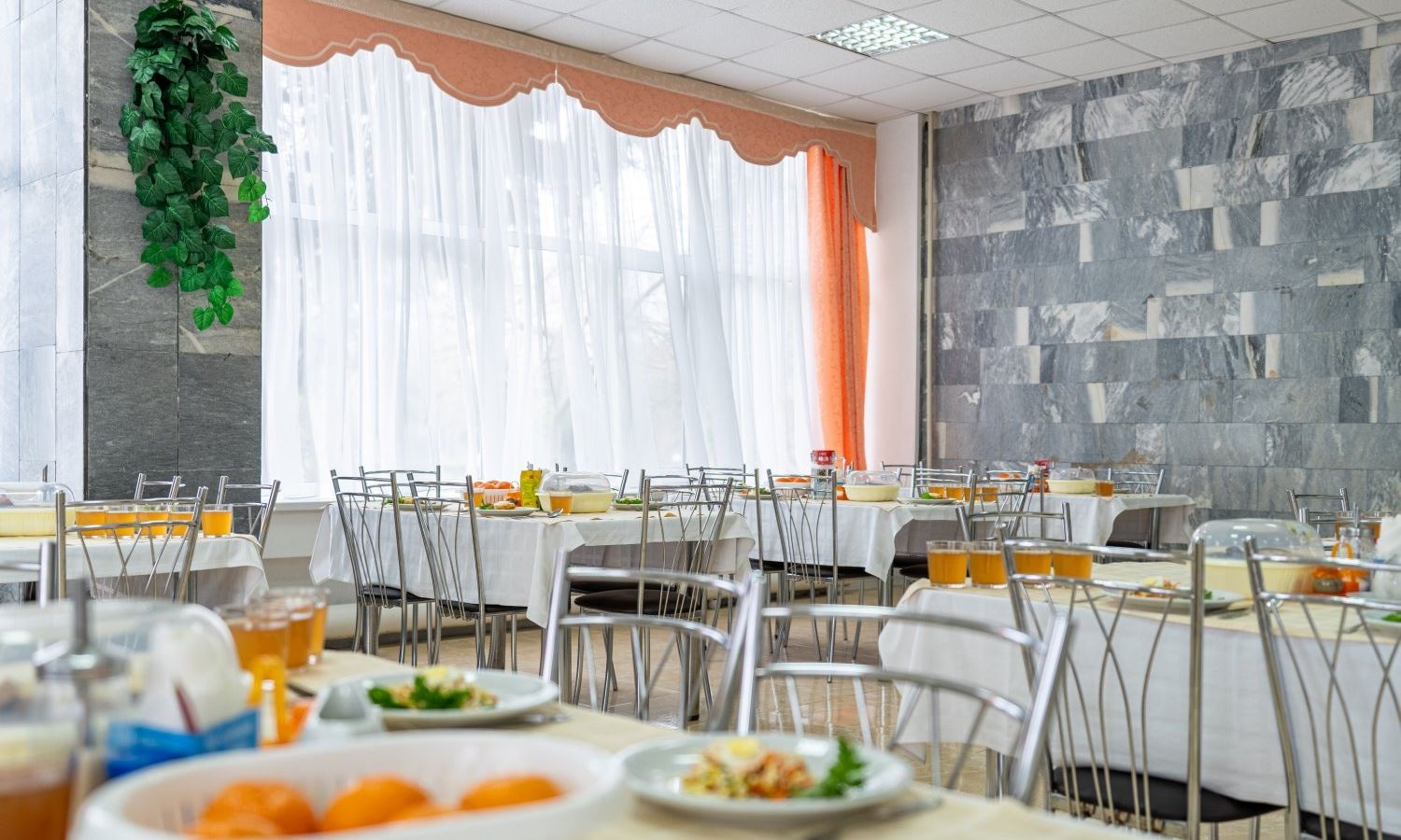 restaurants-obedenny-zal