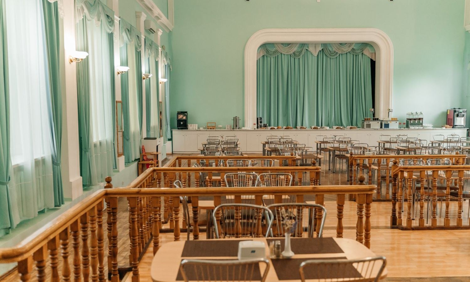 restaurants-obedenny-zal