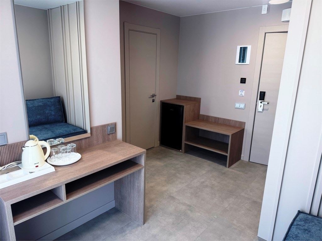 rooms-sing-superior-with-sofa